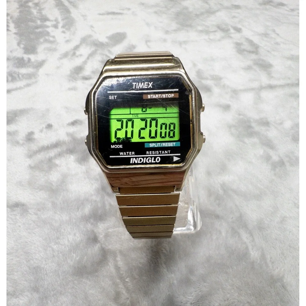 TIMEX 555 R6 Classic Digital Indiglo Gold Tone watch With New Battery *Read*
